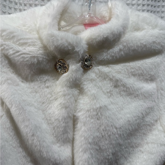 NWT Elegant White Kids Faux Fur Coat - Picture 2 of 6